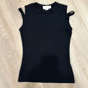 Women’s Nicole Miller tank w/ cut away collar and sleeves. Size xs